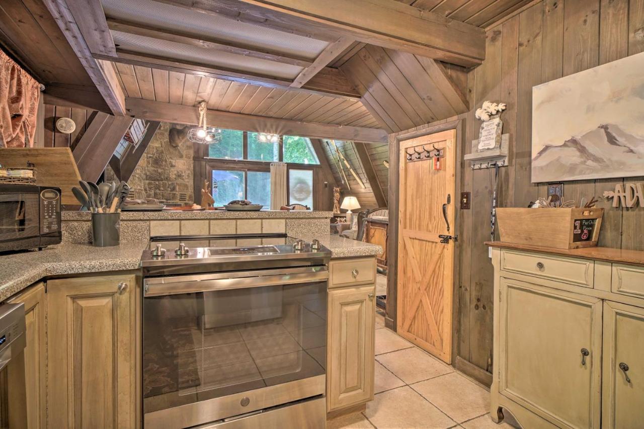 Snuggle Inn In The Heart Of Chalet Village! Gatlinburg Buitenkant foto