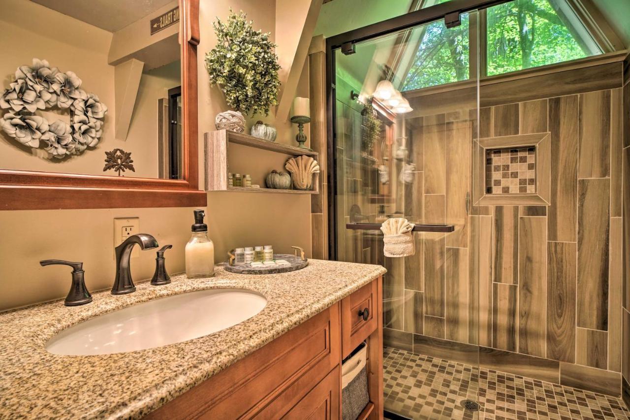 Snuggle Inn In The Heart Of Chalet Village! Gatlinburg Buitenkant foto